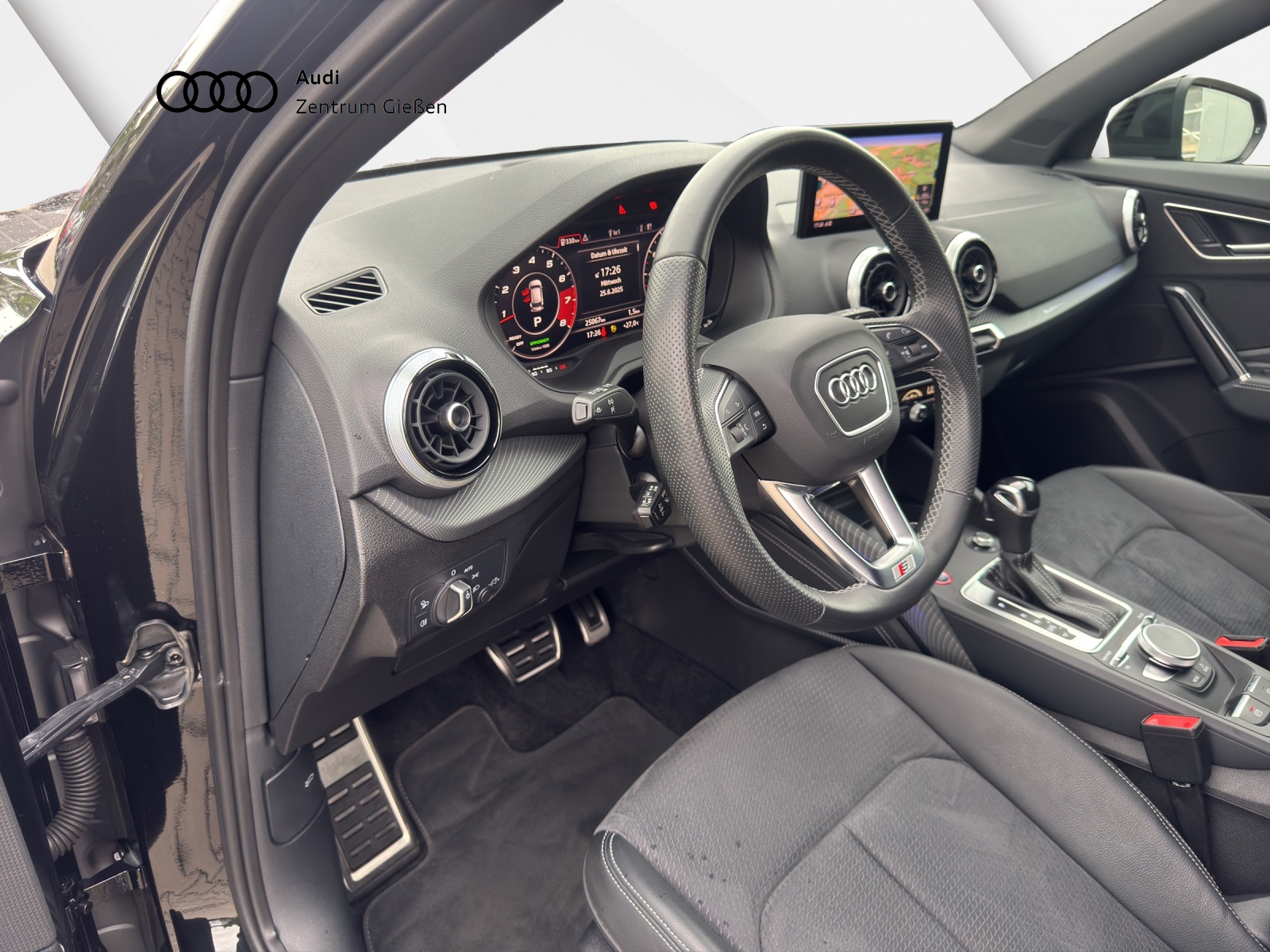 SQ2 2.0 TFSI quattro Black AHK Matrix-LED Assistenzpakete