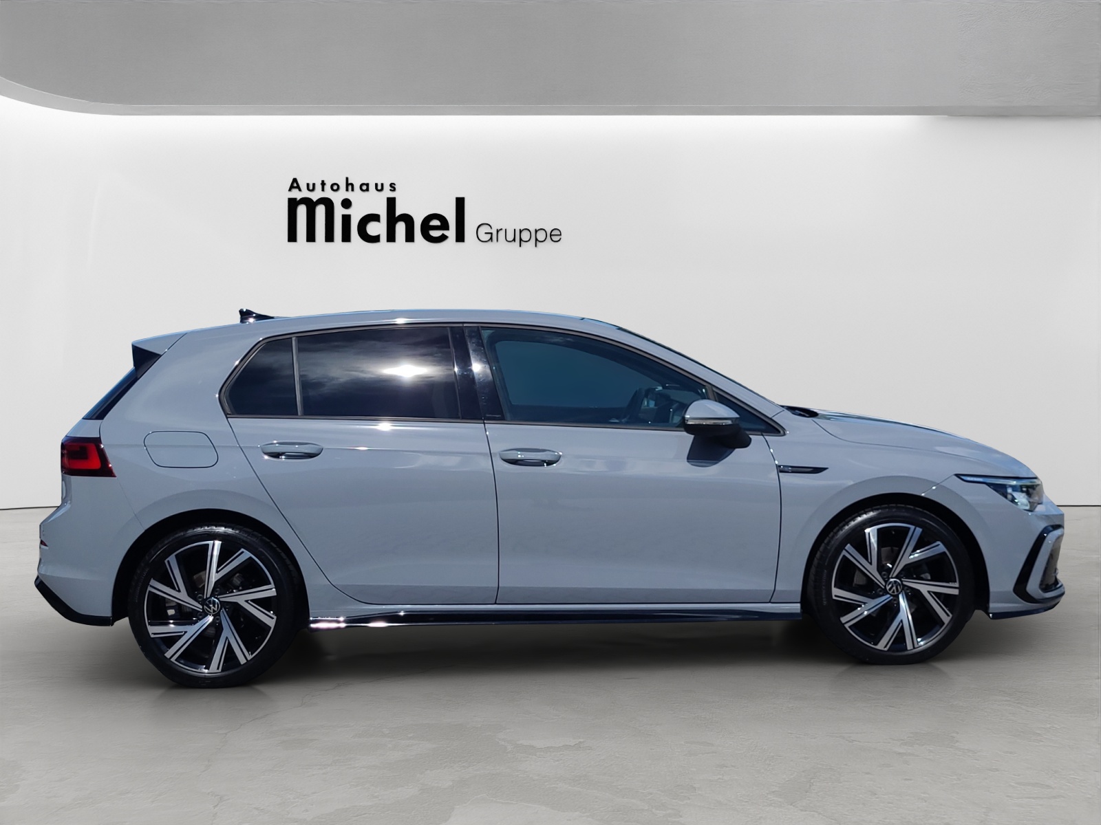 Golf 8 TDI DSG R-Line IQ-Light Panodach HeadUp Alu-18Zoll