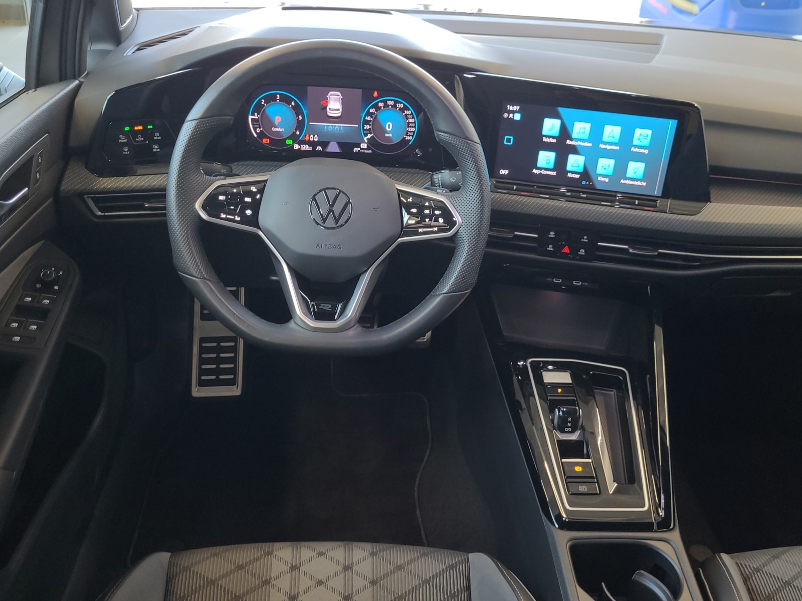 Golf 8 TDI DSG R-Line IQ-Light Panodach HeadUp Alu-18Zoll