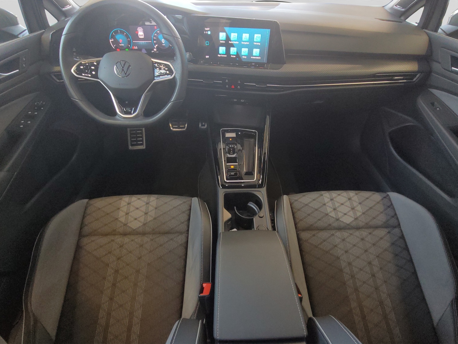 Golf 8 TDI DSG R-Line IQ-Light Panodach HeadUp Alu-18Zoll