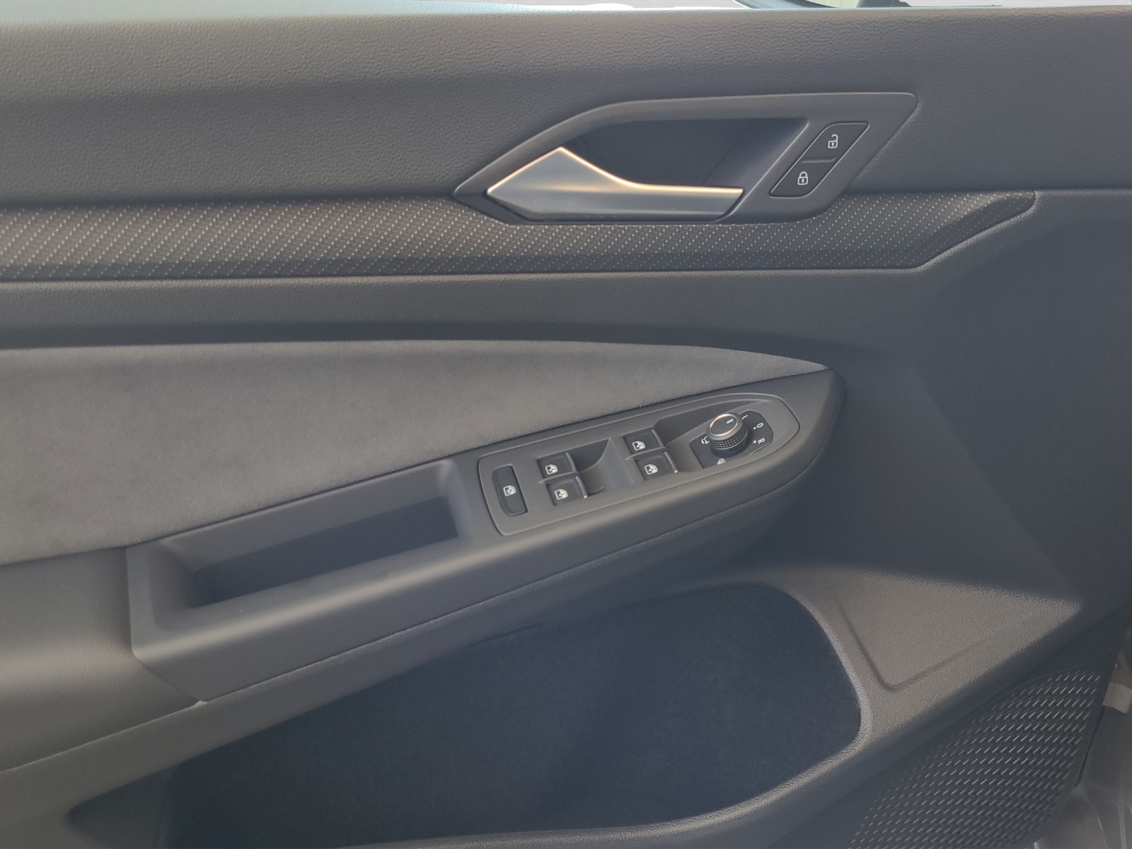 Golf 8 TDI DSG R-Line IQ-Light Panodach HeadUp Alu-18Zoll