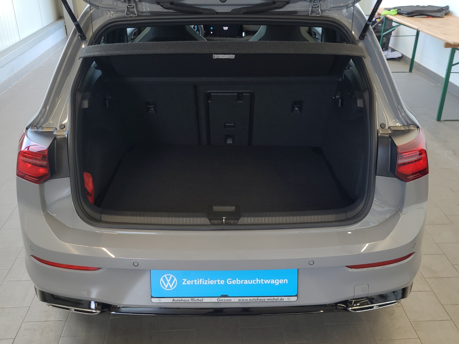 Golf 8 TDI DSG R-Line IQ-Light Panodach HeadUp Alu-18Zoll
