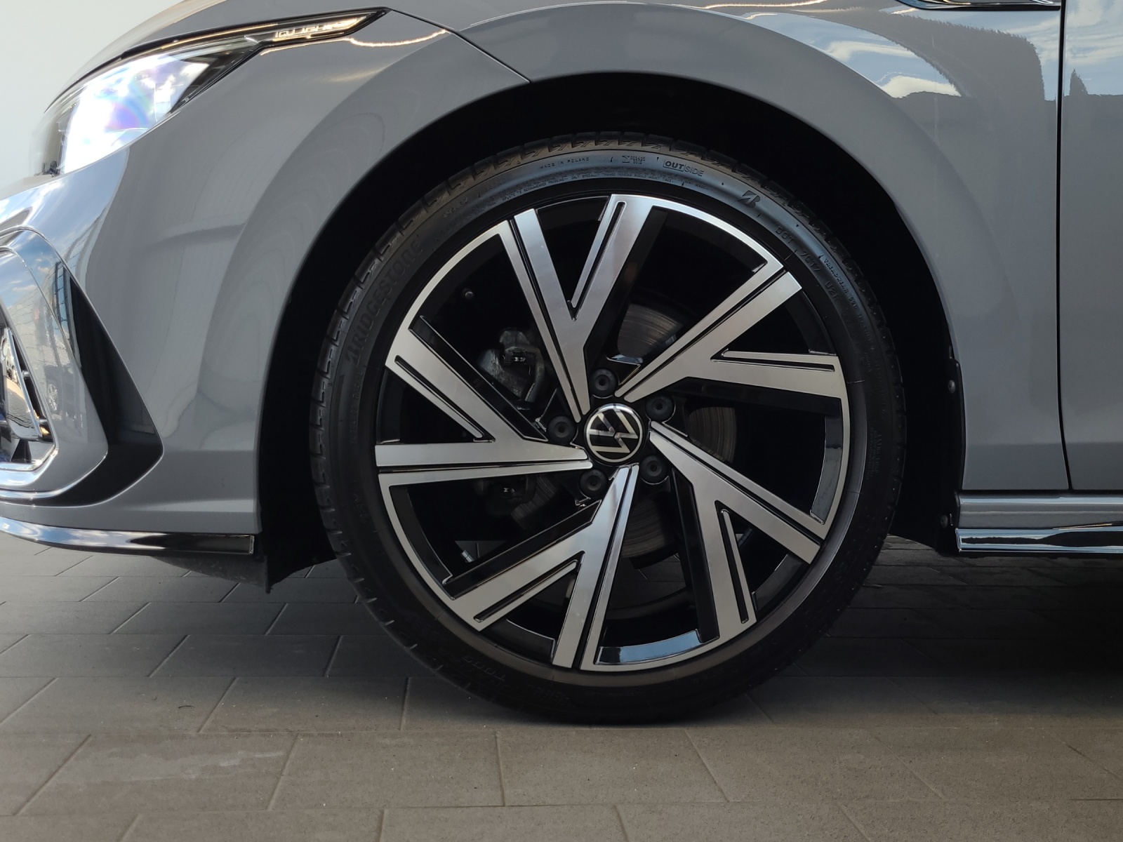 Golf 8 TDI DSG R-Line IQ-Light Panodach HeadUp Alu-18Zoll