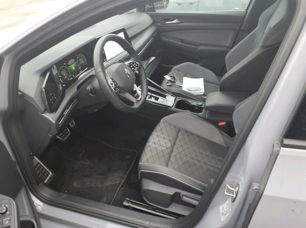Golf 8 TDI DSG R-Line IQ-Light Panodach HeadUp Alu-18Zoll