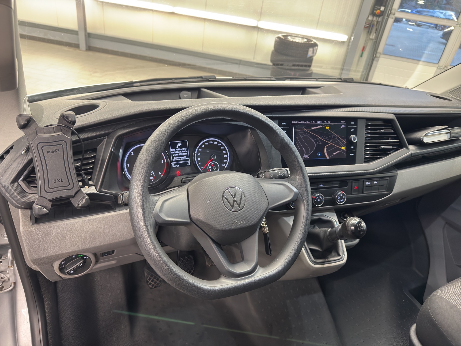 T6 Transporter 6.1 Kasten 2.0 TDI Navi PDC Klima SH links GRA