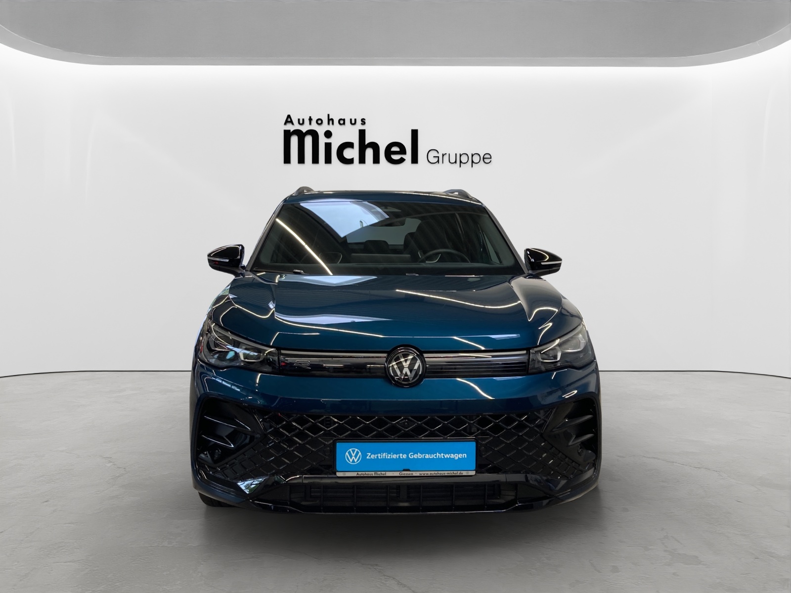 Tiguan TSI DSG 4M R-Line Black Style IQ-Light Pano DCCpro AHK Alu-20Zoll