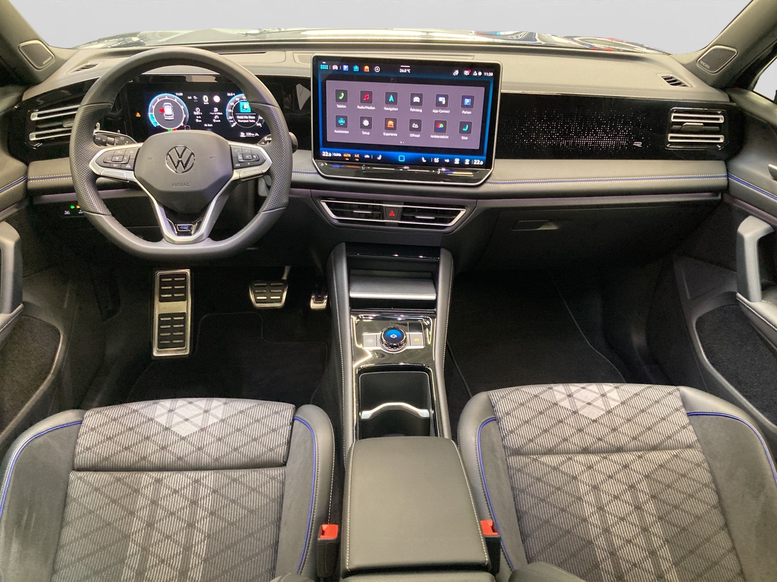 Tiguan TSI DSG 4M R-Line Black Style IQ-Light Pano DCCpro AHK Alu-20Zoll