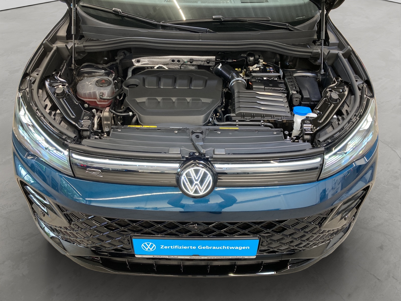 Tiguan TSI DSG 4M R-Line Black Style IQ-Light Pano DCCpro AHK Alu-20Zoll