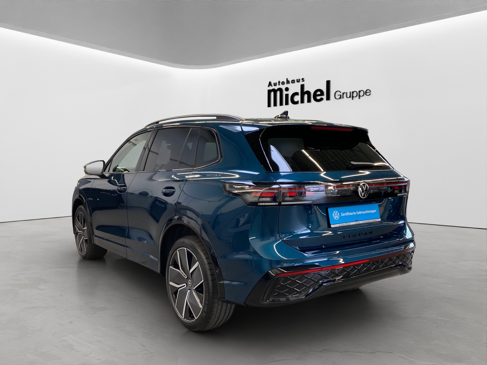 Tiguan TSI DSG 4M R-Line Black Style IQ-Light Pano DCCpro AHK Alu-20Zoll