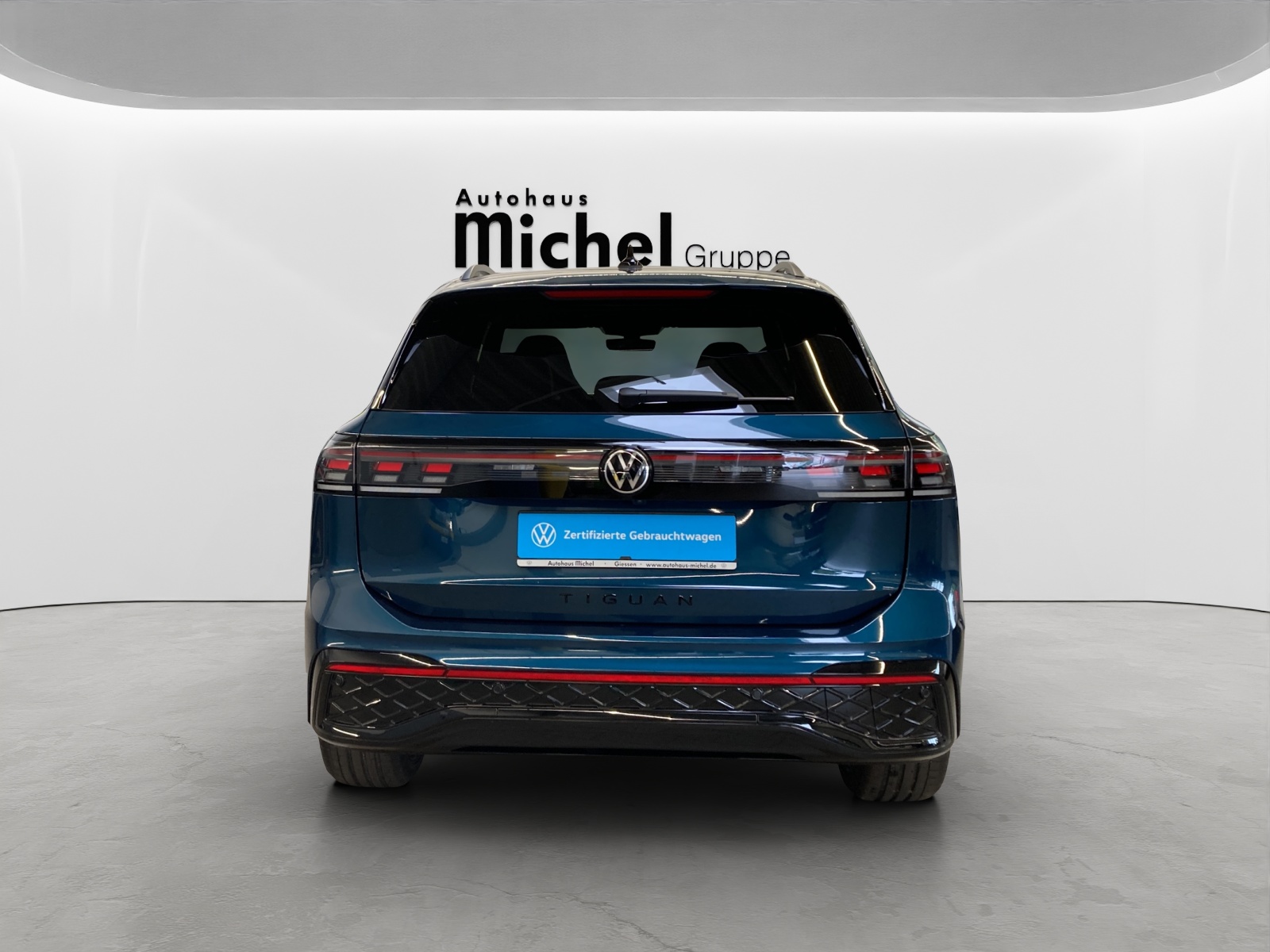 Tiguan TSI DSG 4M R-Line Black Style IQ-Light Pano DCCpro AHK Alu-20Zoll