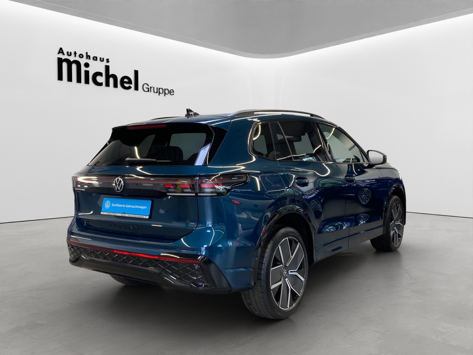 Tiguan TSI DSG 4M R-Line Black Style IQ-Light Pano DCCpro AHK Alu-20Zoll