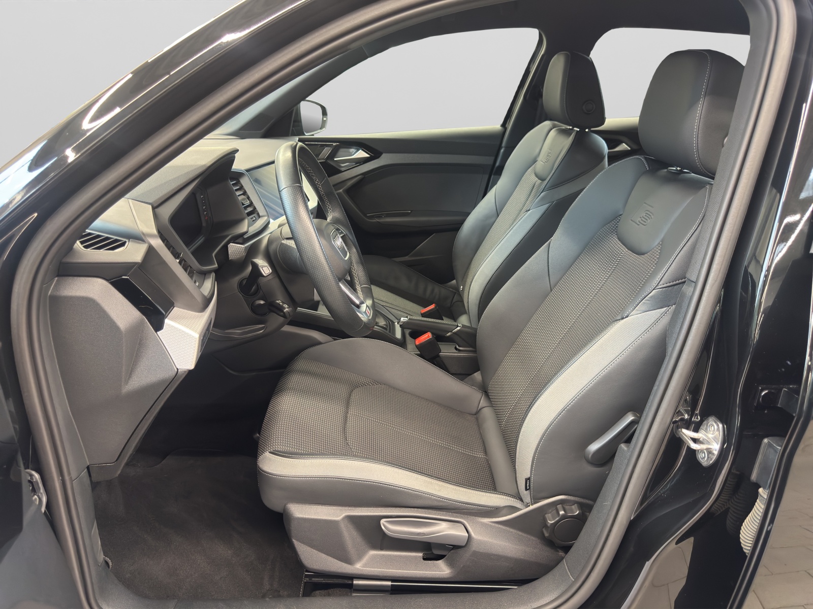A1 allstreet 30 TFSI S-tronic S line SONOS Navi LED