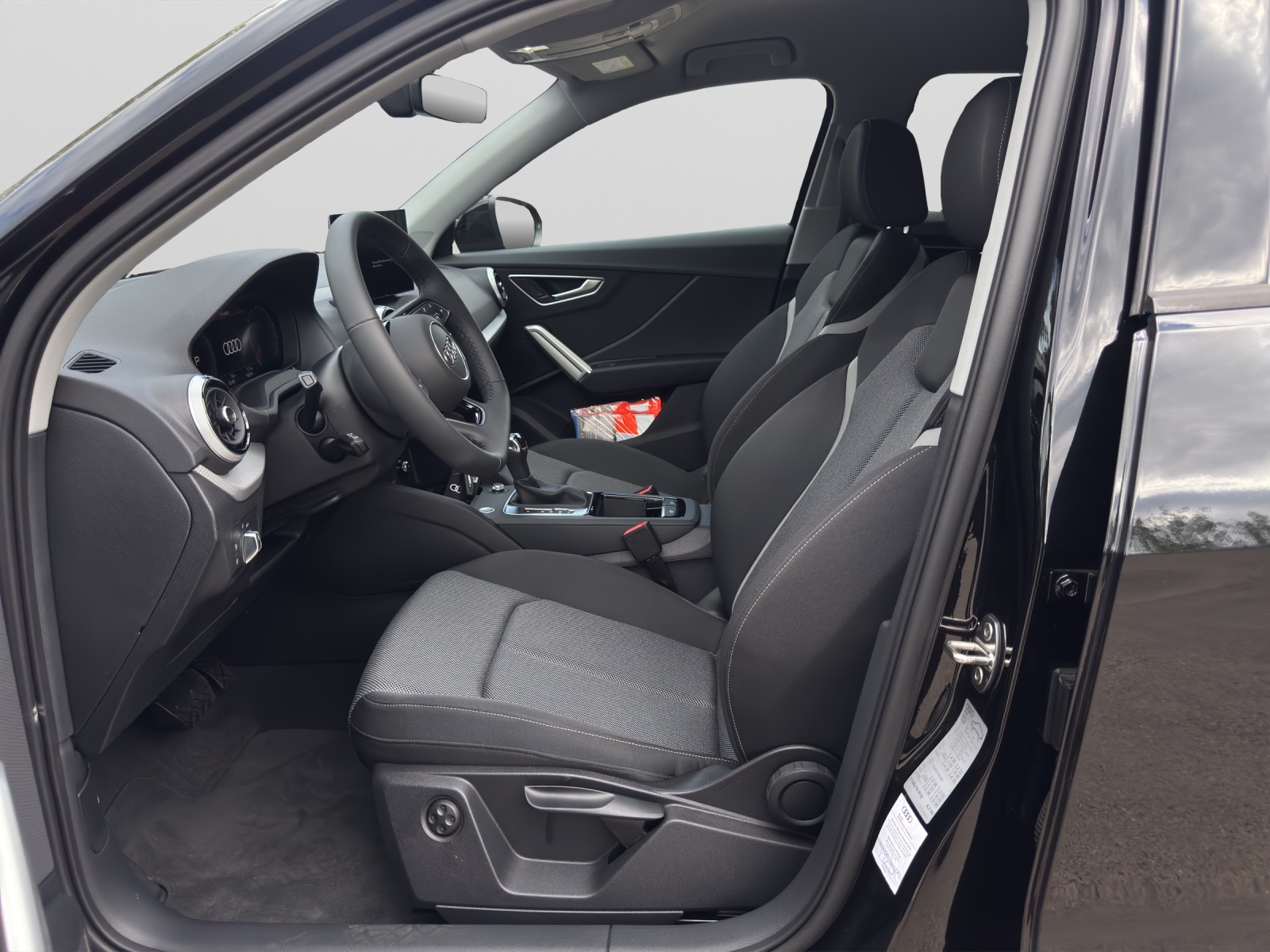 Q2 35 TFSI S line Black Matrix-LED Navi Kamera