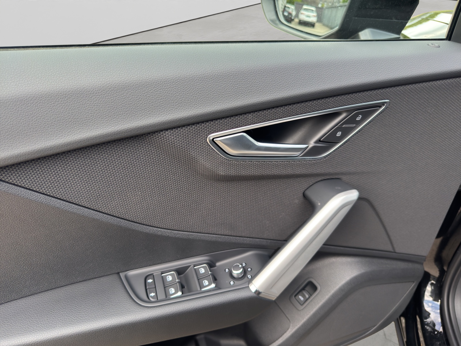 Q2 35 TFSI S line Black Matrix-LED Navi Kamera