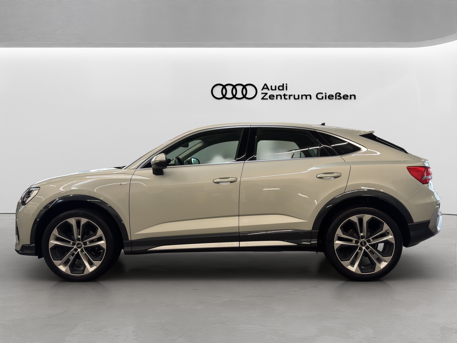Q3 Sportback 35 TFSI S line Standheizung LED Navi 