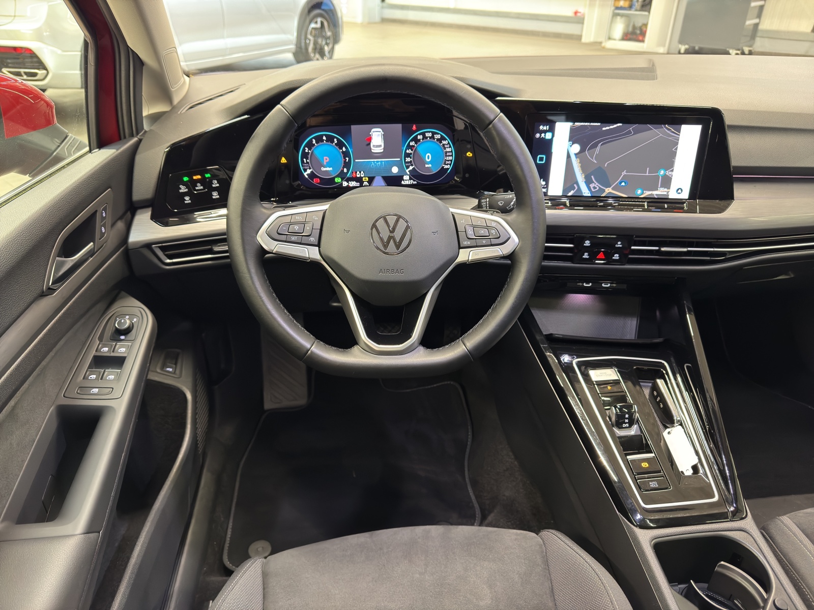 Golf 8 Variant eTSI DSG Style Pano IQ-Light DCC Standheiz.