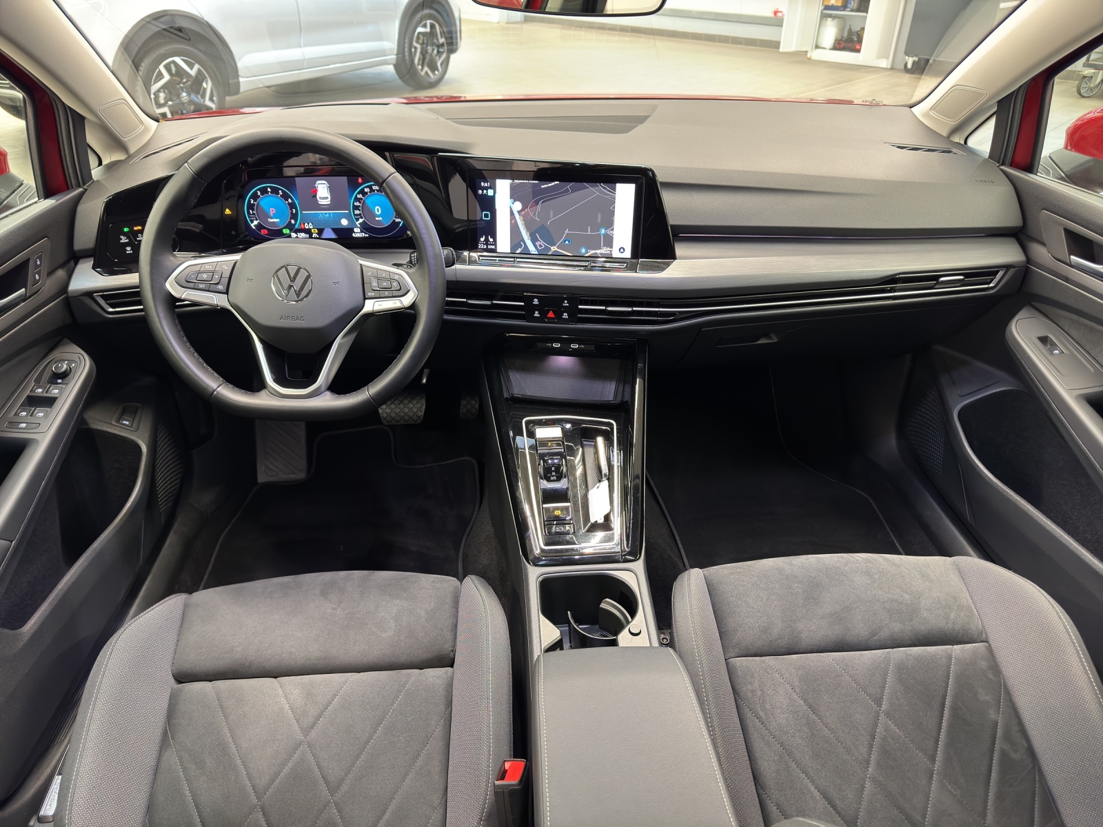 Golf 8 Variant eTSI DSG Style Pano IQ-Light DCC Standheiz.