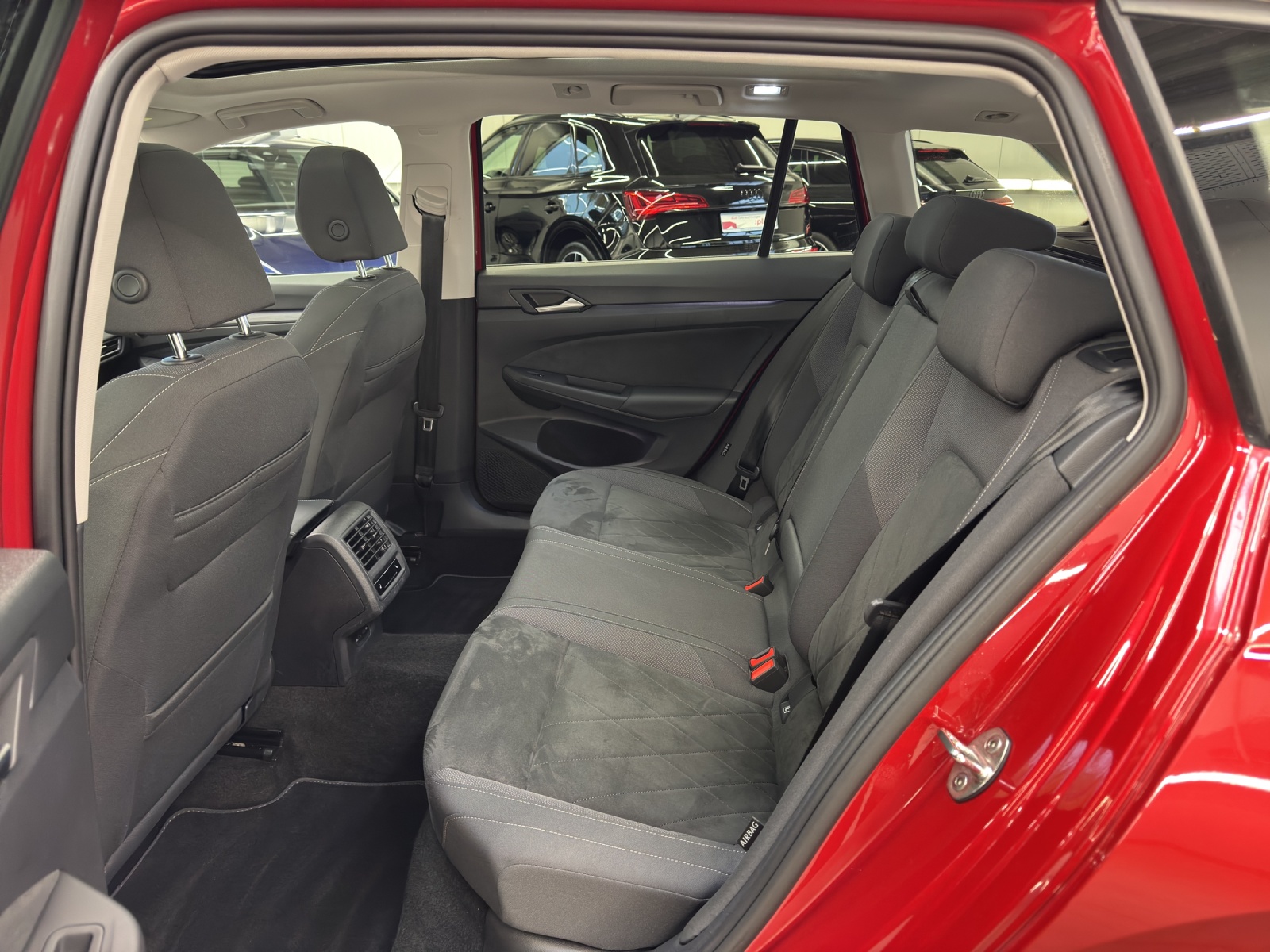 Golf 8 Variant eTSI DSG Style Pano IQ-Light DCC Standheiz.