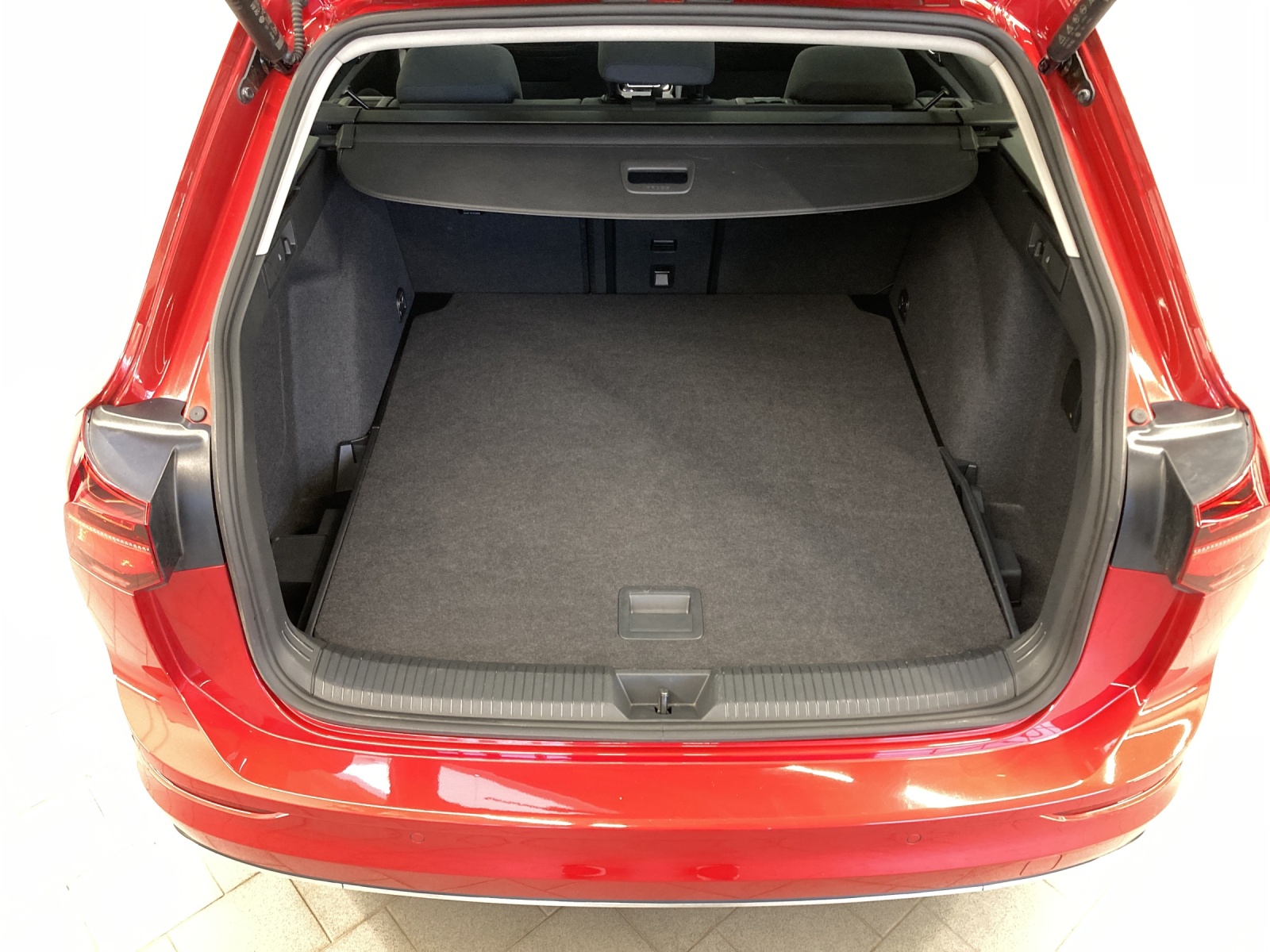 Golf 8 Variant eTSI DSG Style Pano IQ-Light DCC Standheiz.