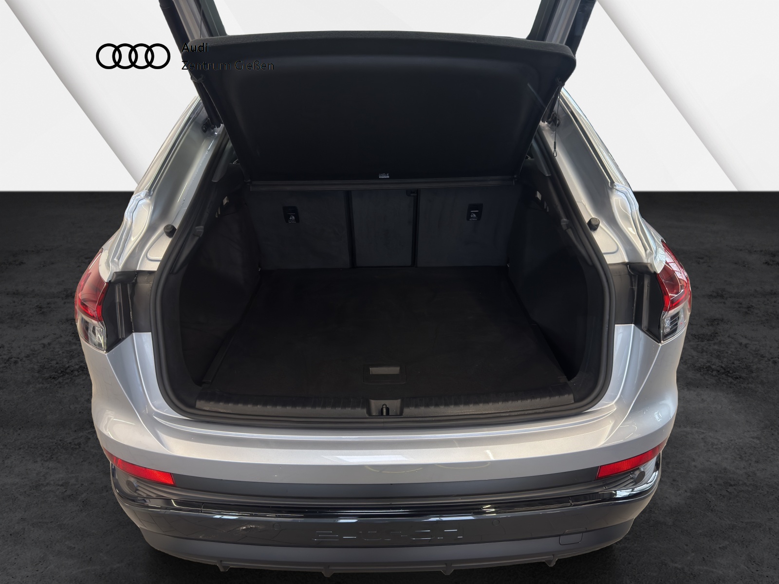 Q4 e-tron 45 Sportback S line Black Assistenzpaket plus