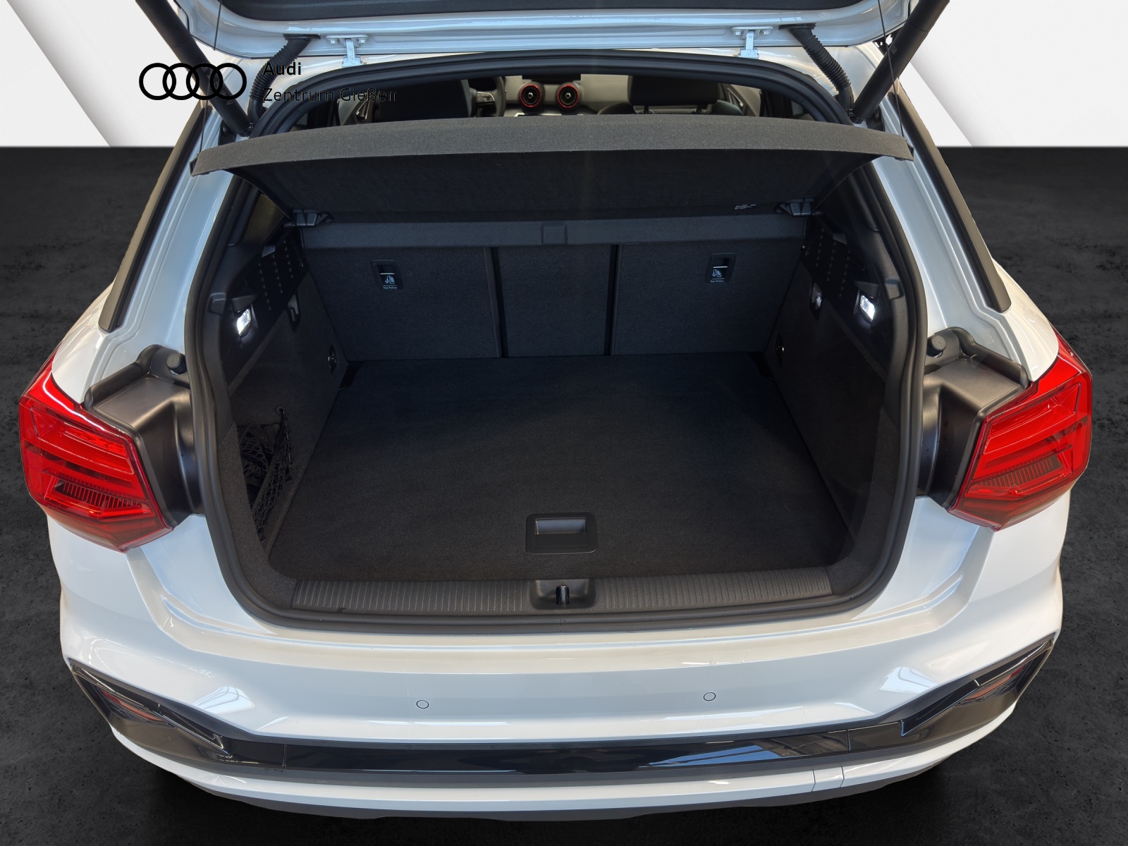 Q2 35 TFSI S line Black SONOS AHK Matrix Kamera Standheizung