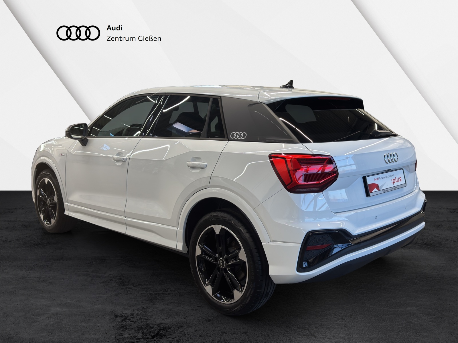 Q2 35 TFSI S line Black SONOS AHK Matrix Kamera Standheizung