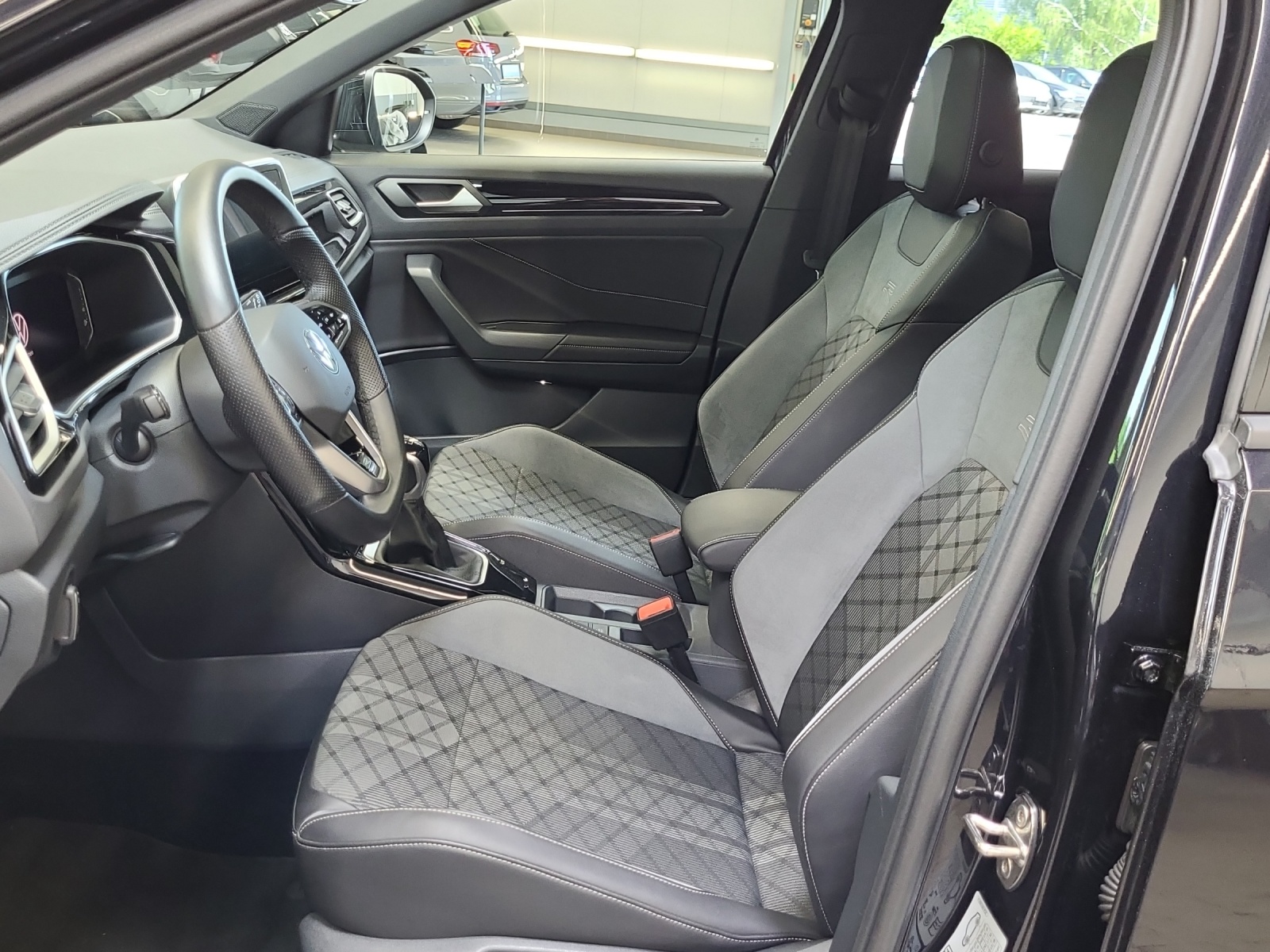 T-Roc TSI R-Line IQ-Light TravelAssist Navi Kamera