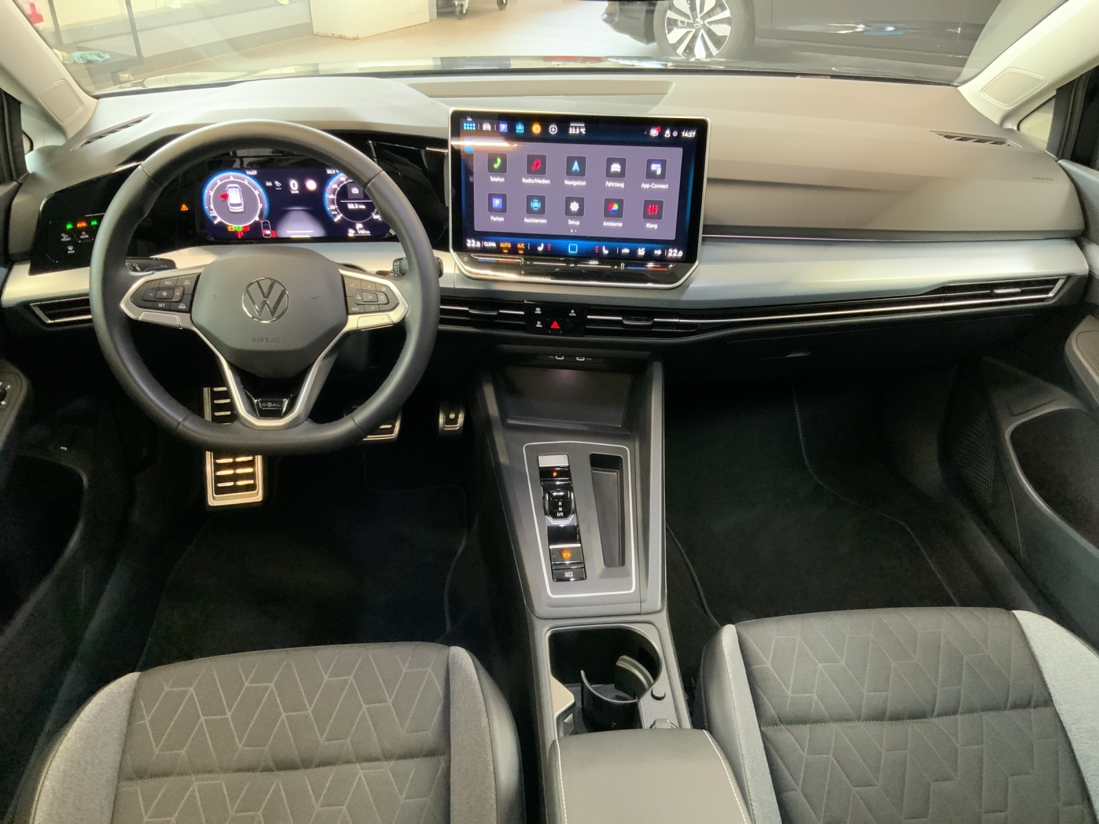 Golf 8 Variant eTSI DSG Goal