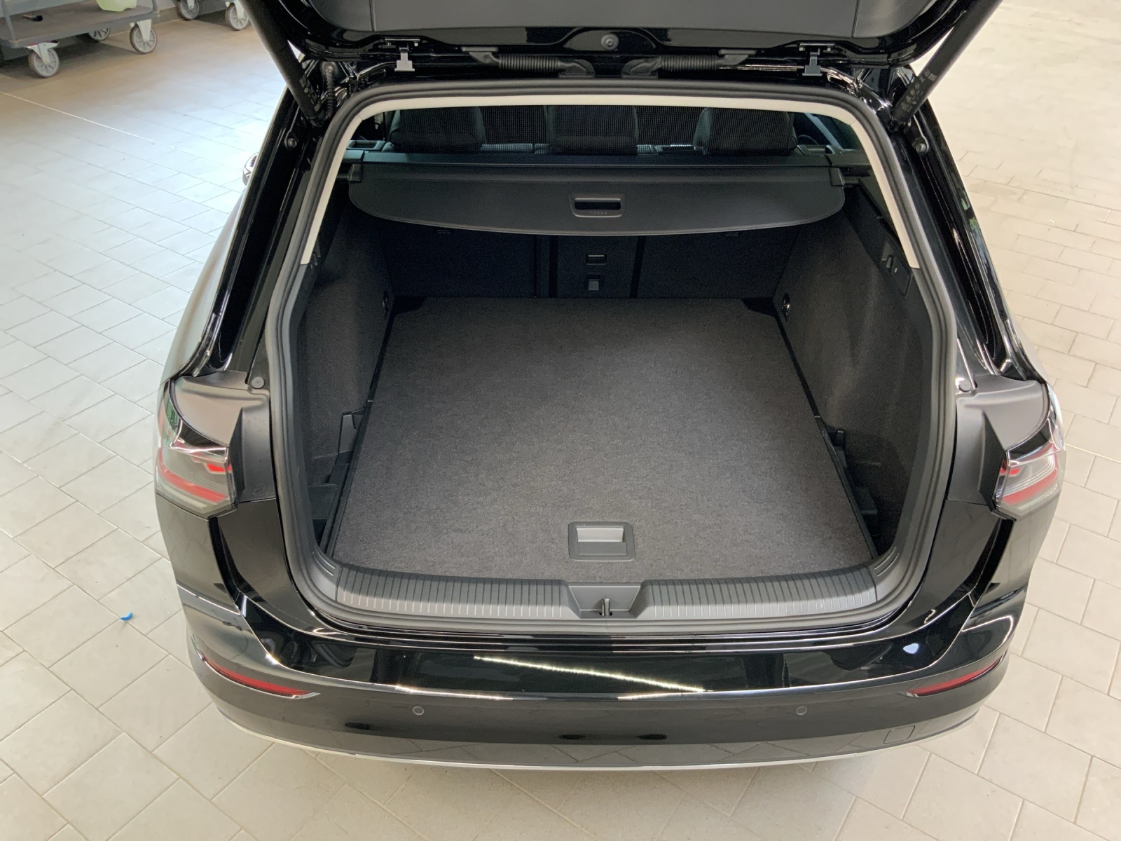 Golf 8 Variant eTSI DSG Goal