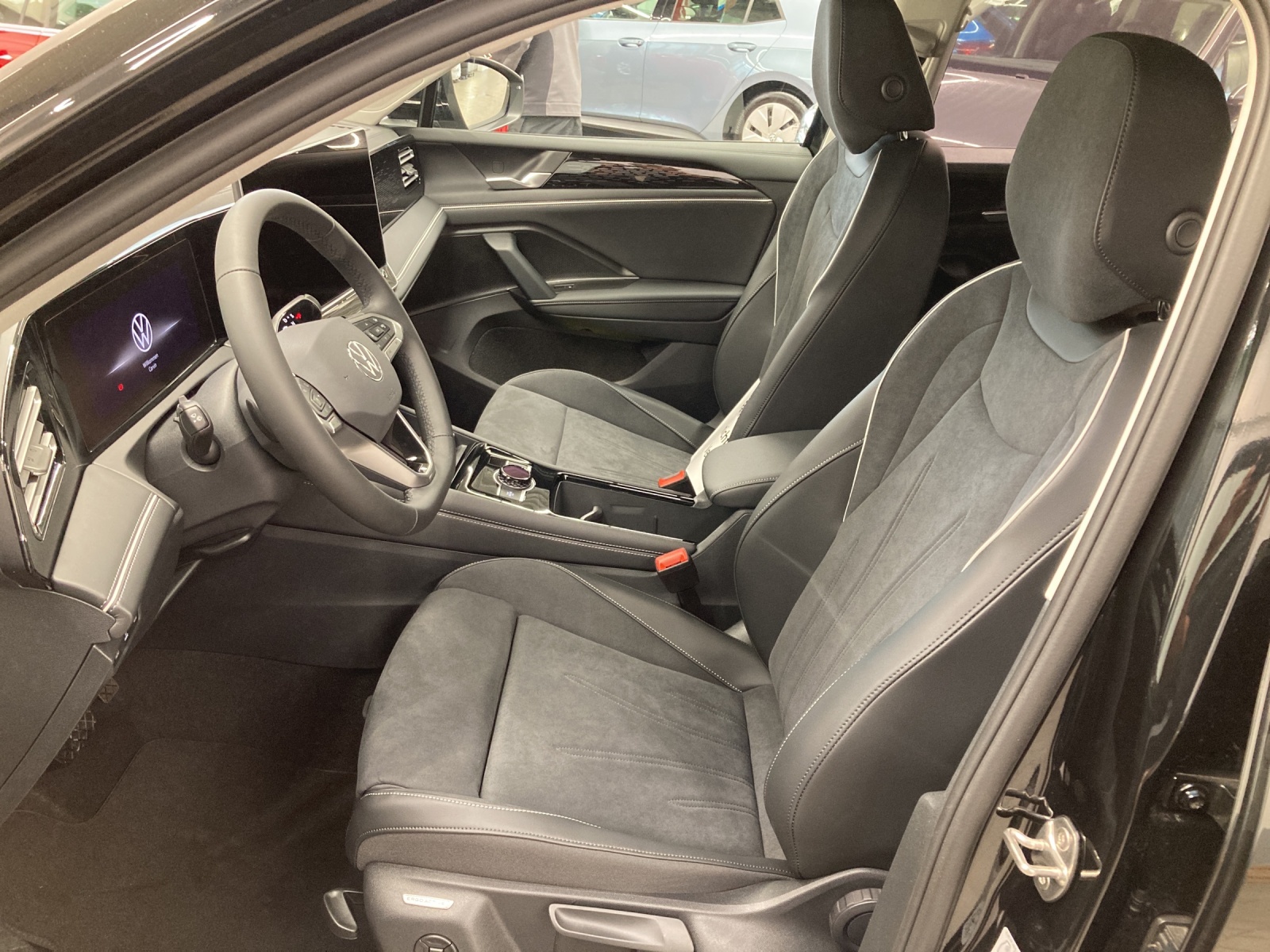 Tiguan TDI DSG Elegance IQ-Light HeadUp Navi AHK TravelAssist
