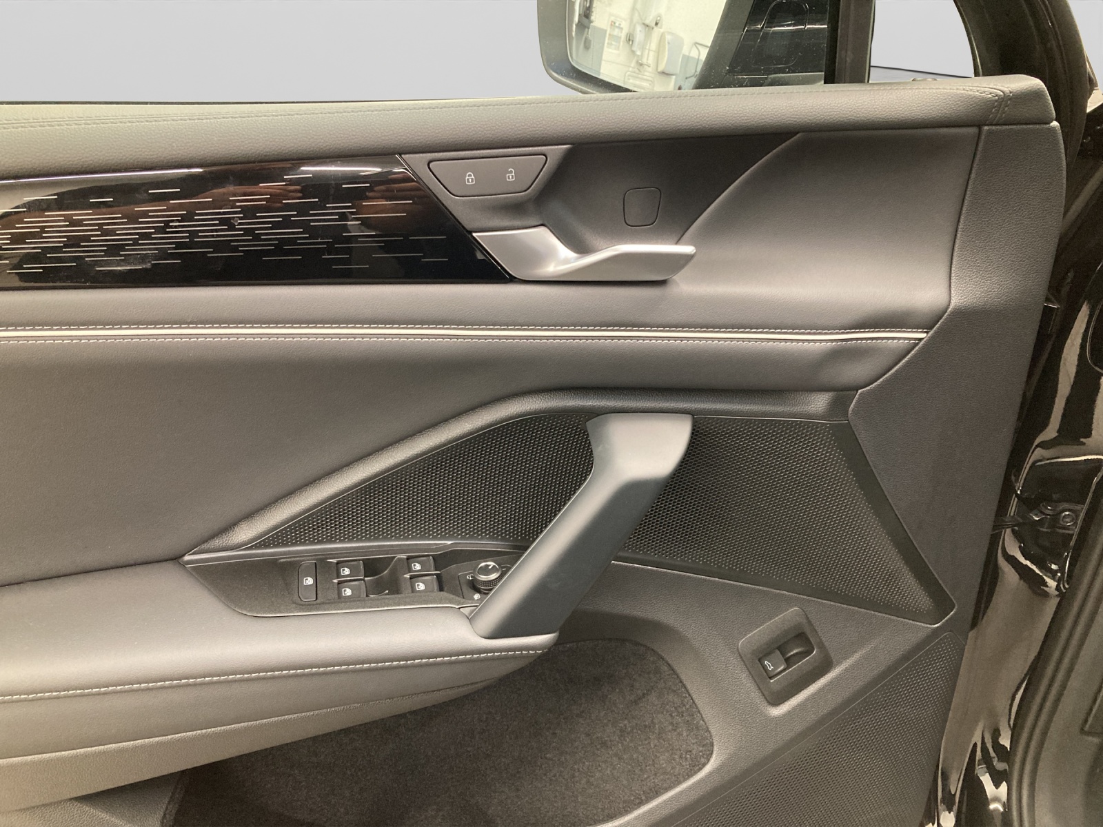Tiguan TDI DSG Elegance IQ-Light HeadUp Navi AHK TravelAssist