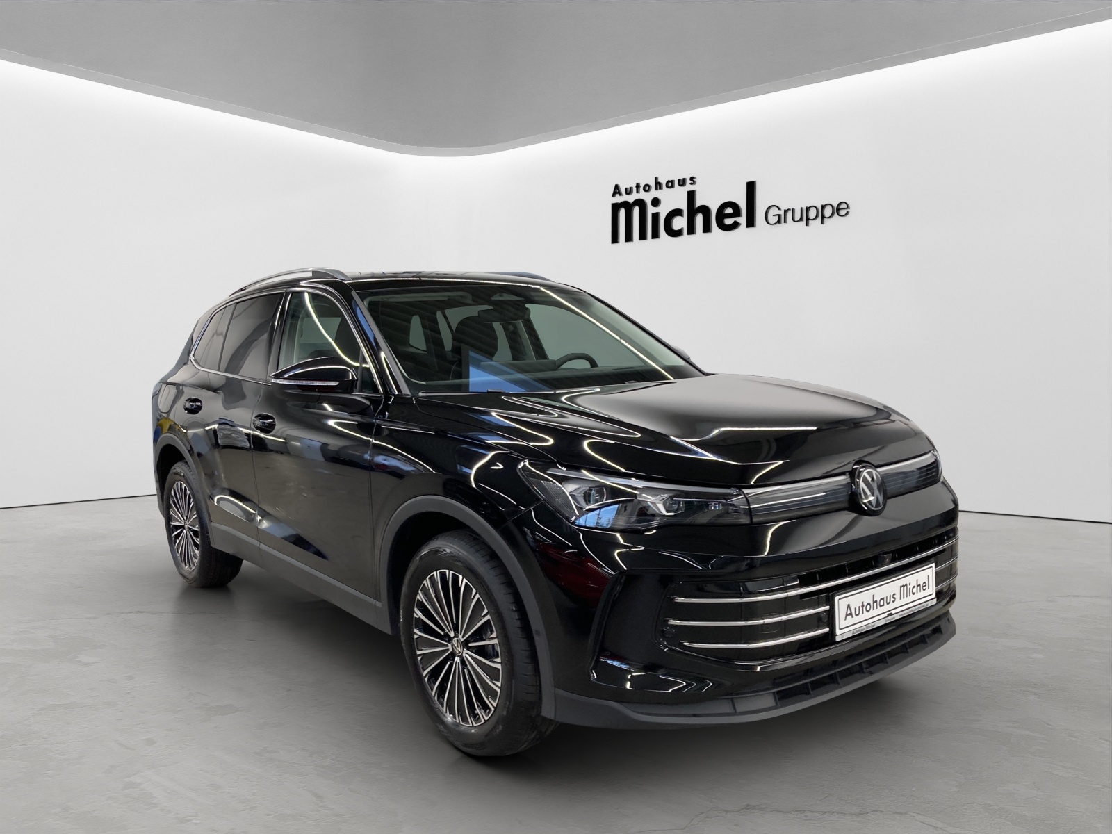 Tiguan TDI DSG Elegance IQ-Light HeadUp Navi AHK TravelAssist
