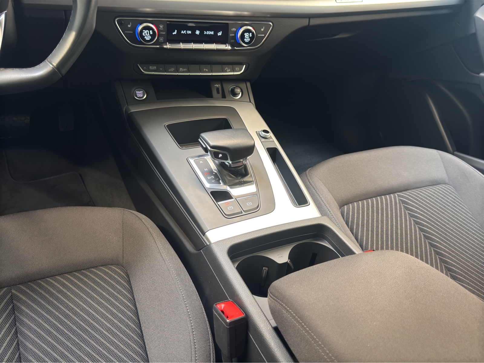 Q5 50 TFSI e quattro Pano Navi Assistenzpaket