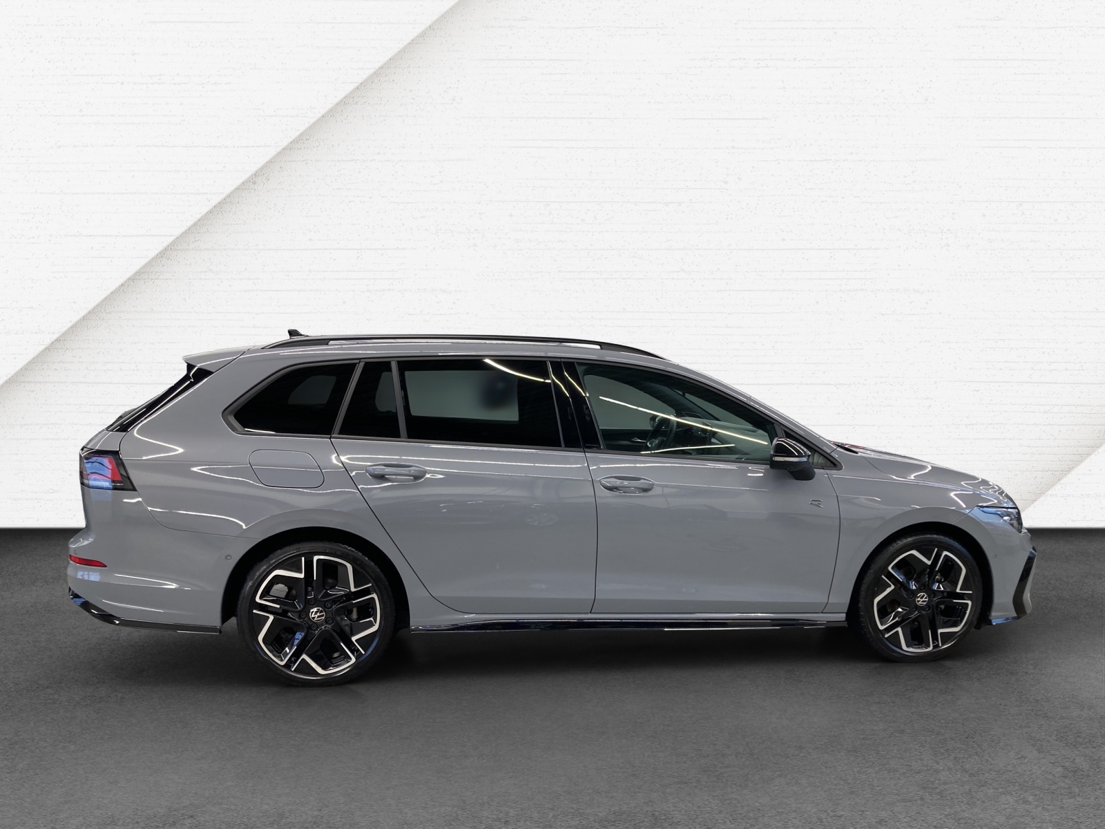 Golf 8 Variant eTSI DSG R-Line Black Style IQ-Light HeadUp AHK