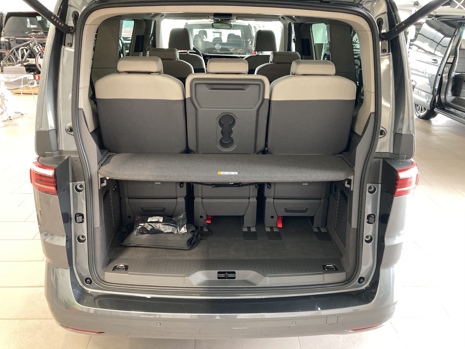 T7 Multivan Edition 2.0 TSI DSG IQ Light AHK Kamera Dynamik Fahrwerk Harman Kardon