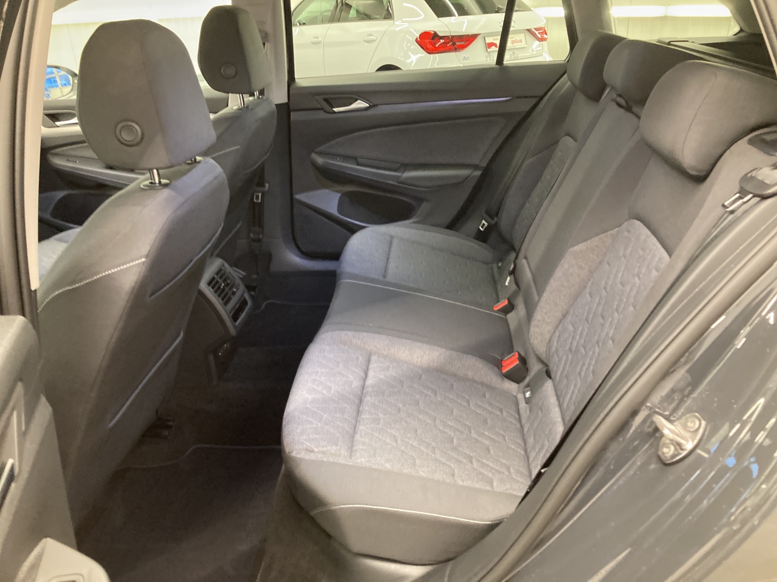 Golf 8 Variant eTSI DSG Move LED ACC Rückkamera