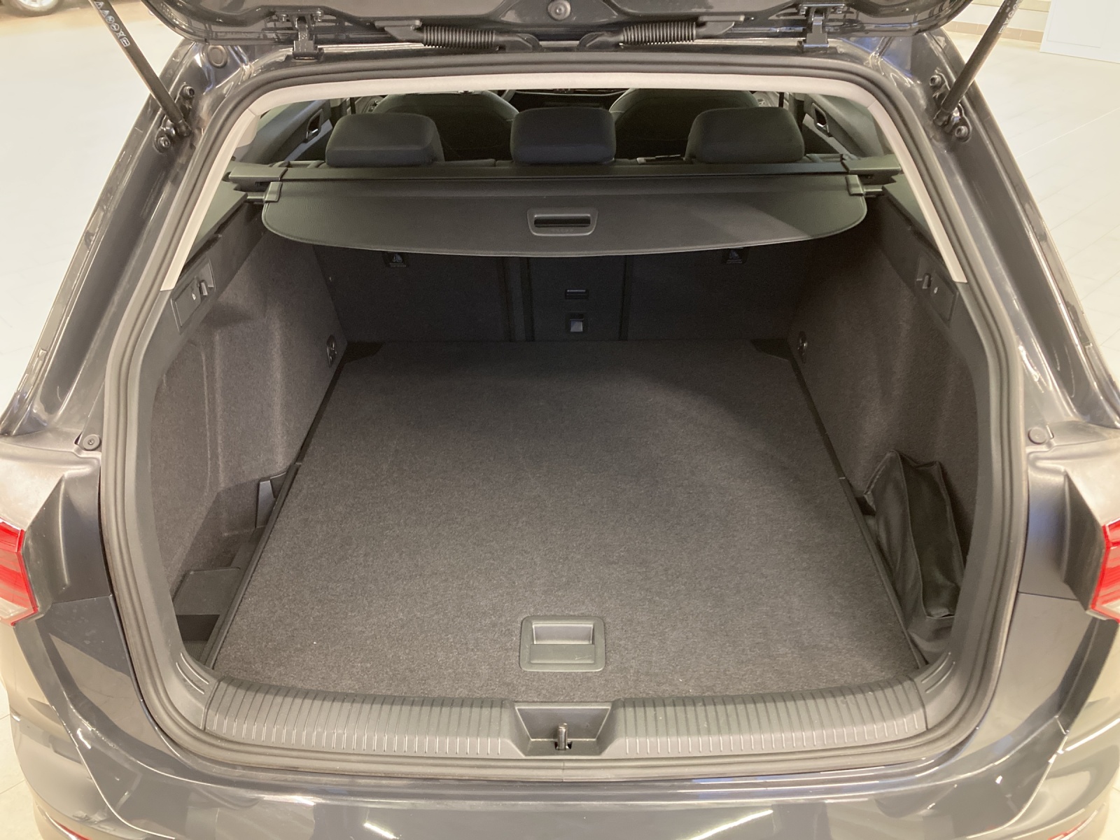 Golf 8 Variant eTSI DSG Move LED ACC Rückkamera