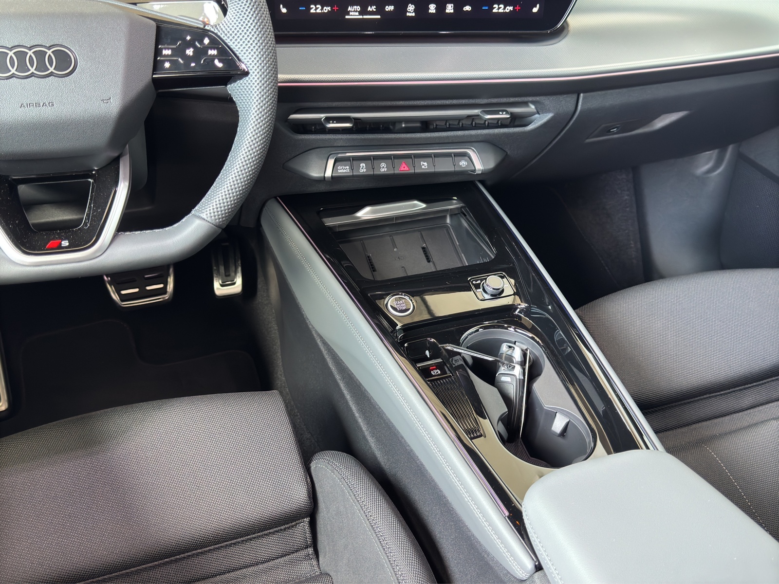 Q3 TFSI S-tronic S line Black HuD SONOS Kamera Navi