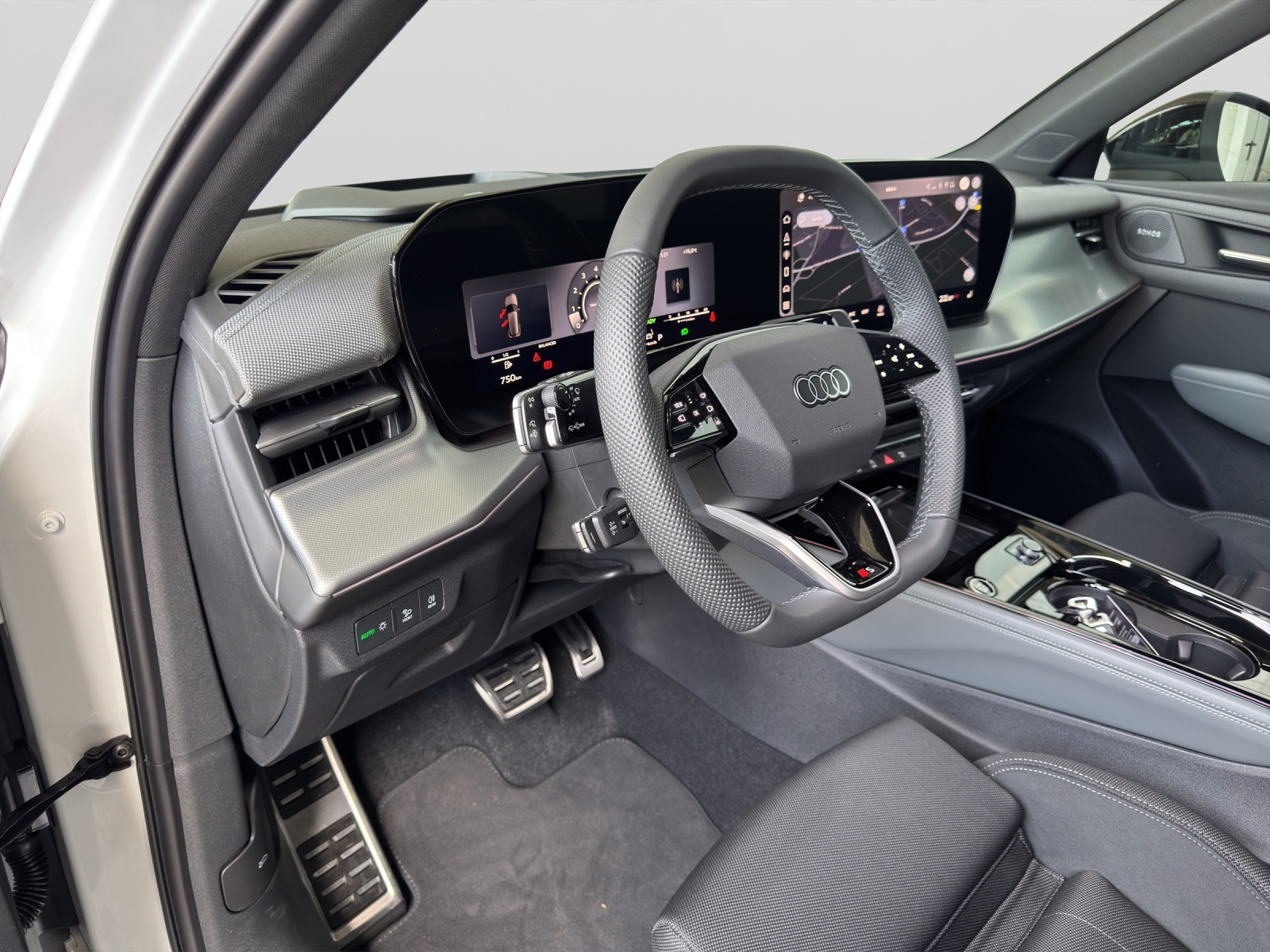 Q3 TFSI S-tronic S line Black HuD SONOS Kamera Navi