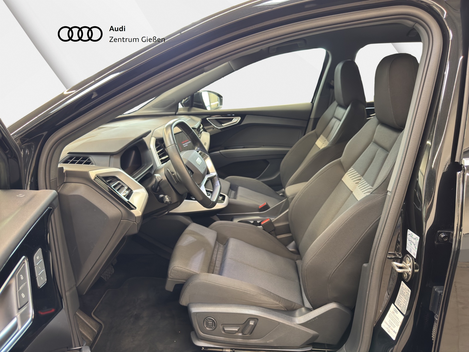 Q4 40 e-tron basis Assistenzpaket Navi LED