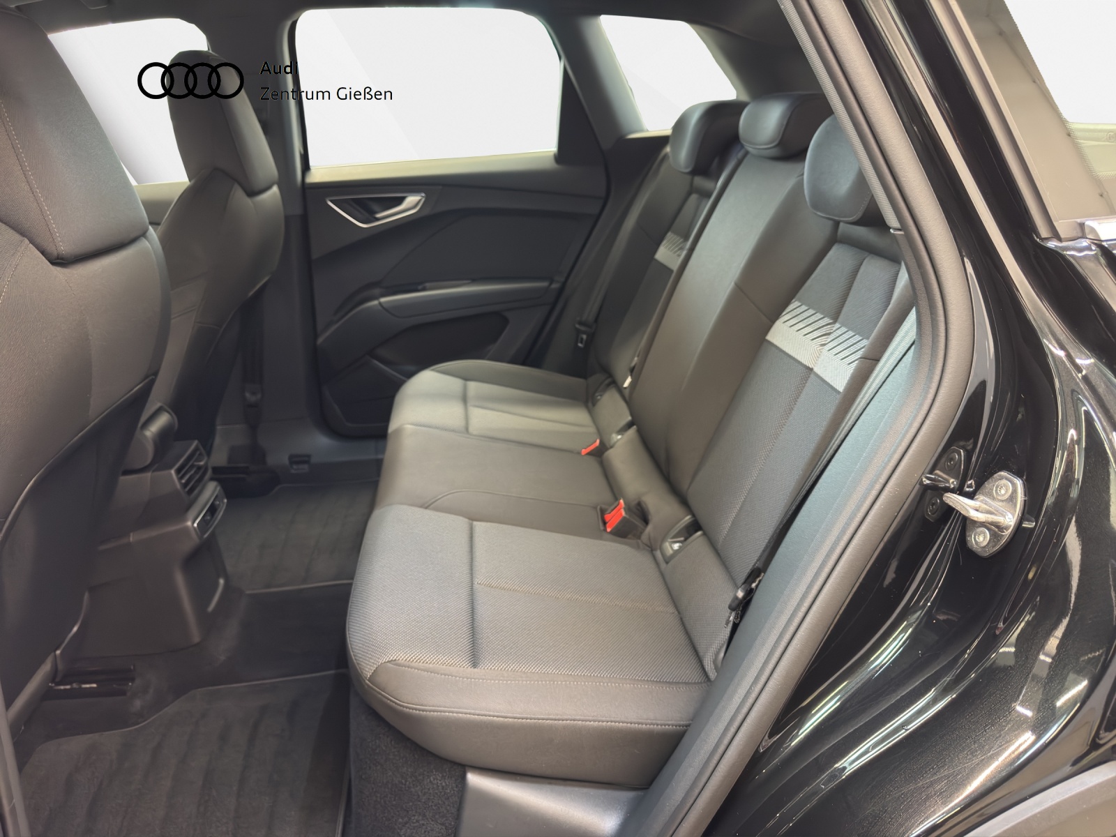 Q4 40 e-tron basis Assistenzpaket Navi LED