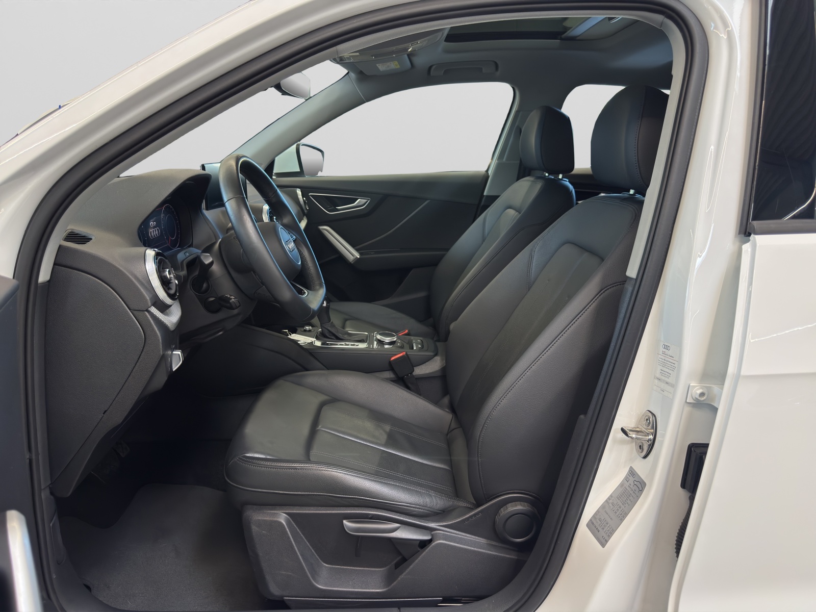 Q2 35 TFSI S-tronic S line AHK Pano Matrix SONOS