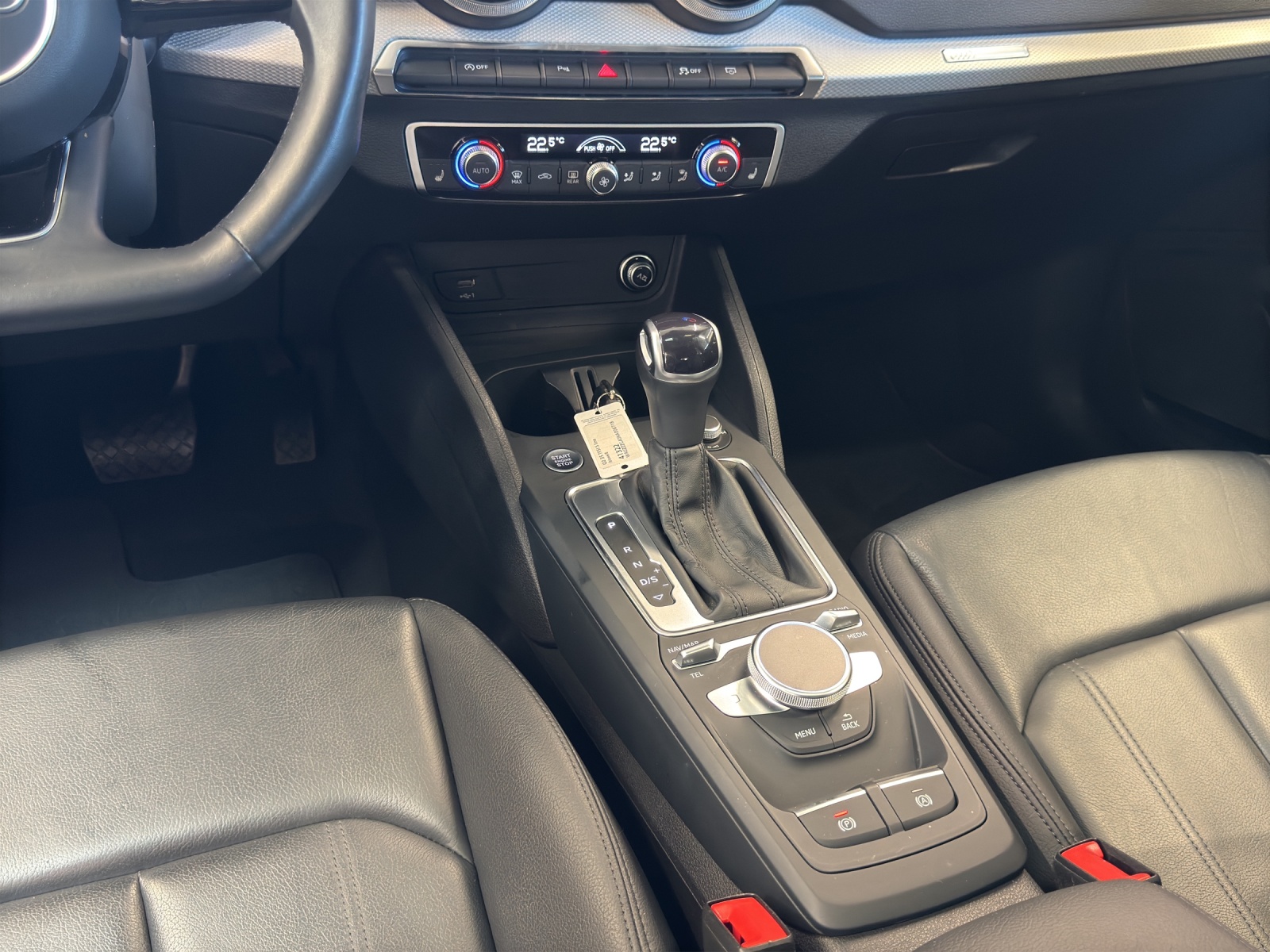 Q2 35 TFSI S-tronic S line AHK Pano Matrix SONOS