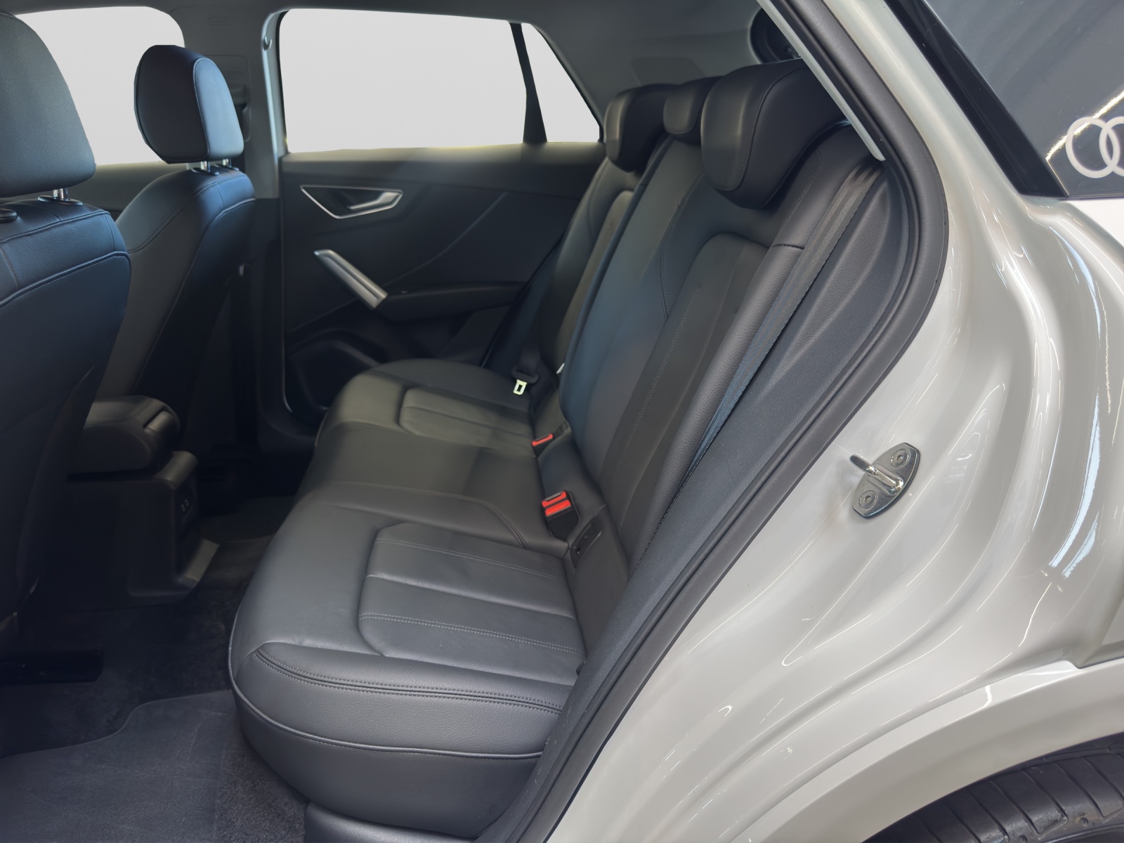 Q2 35 TFSI S-tronic S line AHK Pano Matrix SONOS