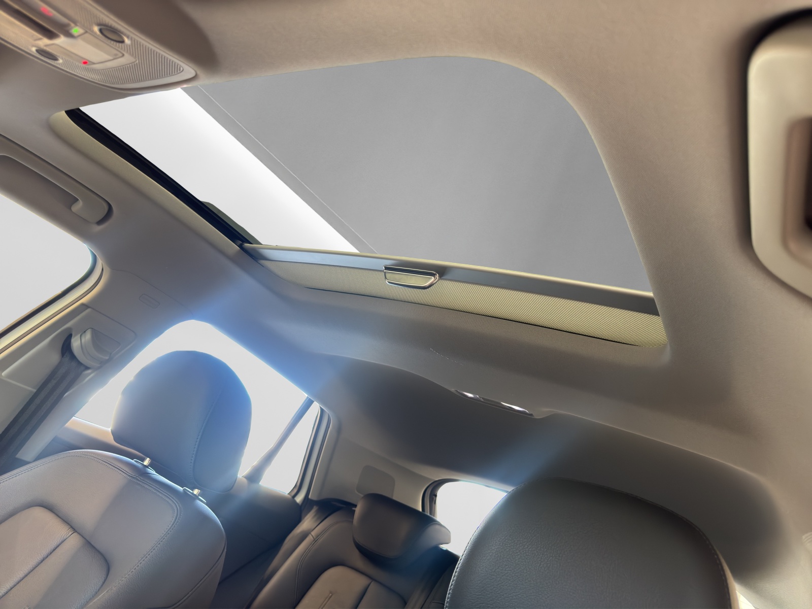 Q2 35 TFSI S-tronic S line AHK Pano Matrix SONOS