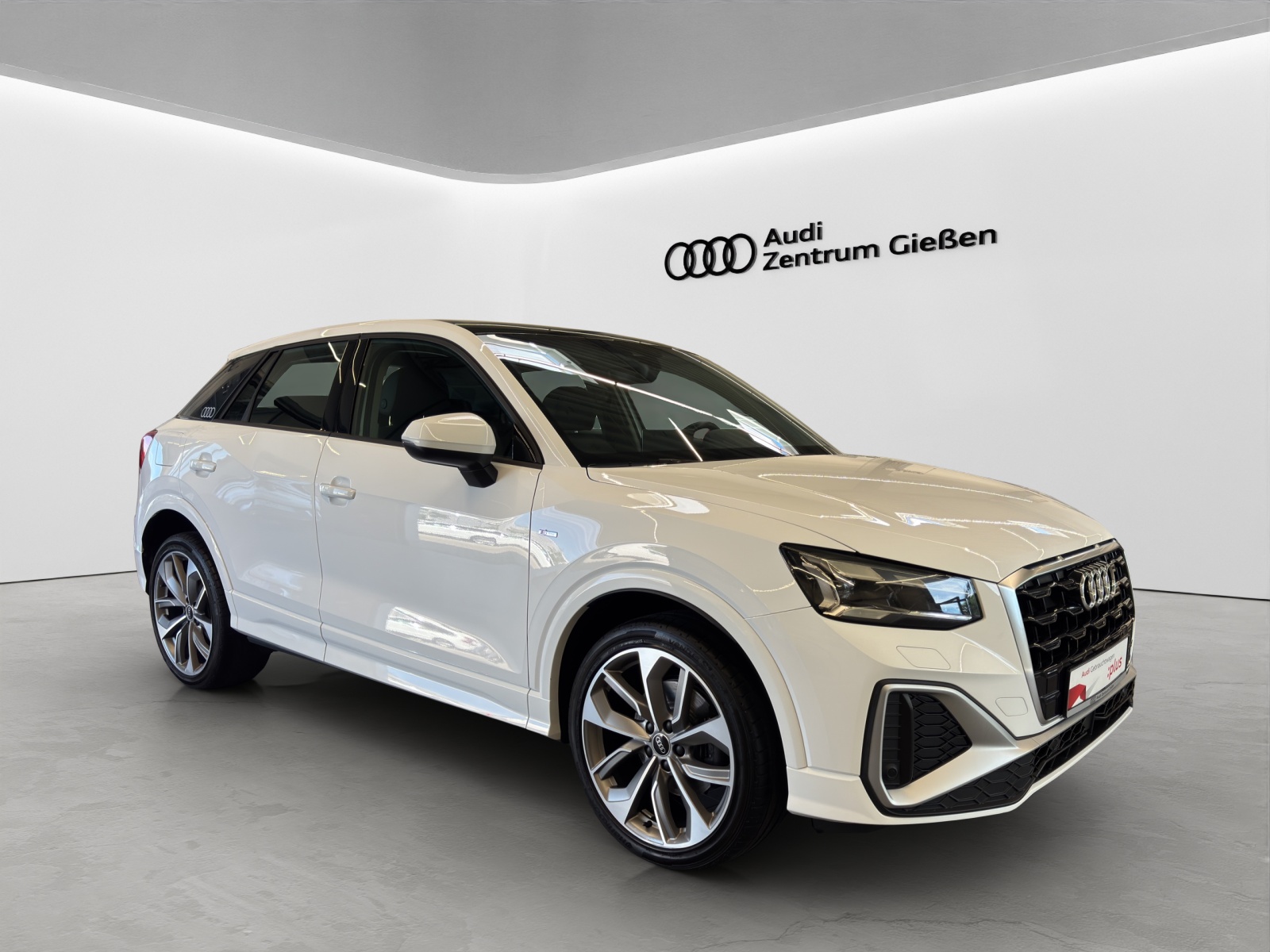 Q2 35 TFSI S-tronic S line AHK Pano Matrix SONOS