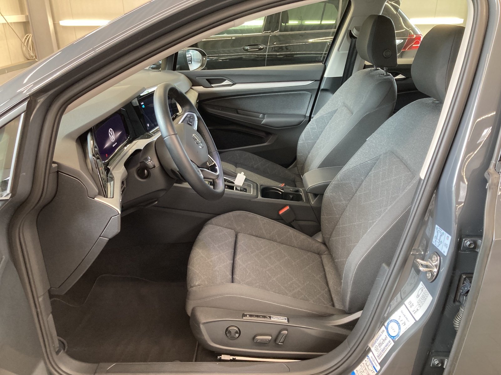 Golf VIII 1.5 eTSI DSG Life LED-Plus TravelAssist Navi ErgoActive