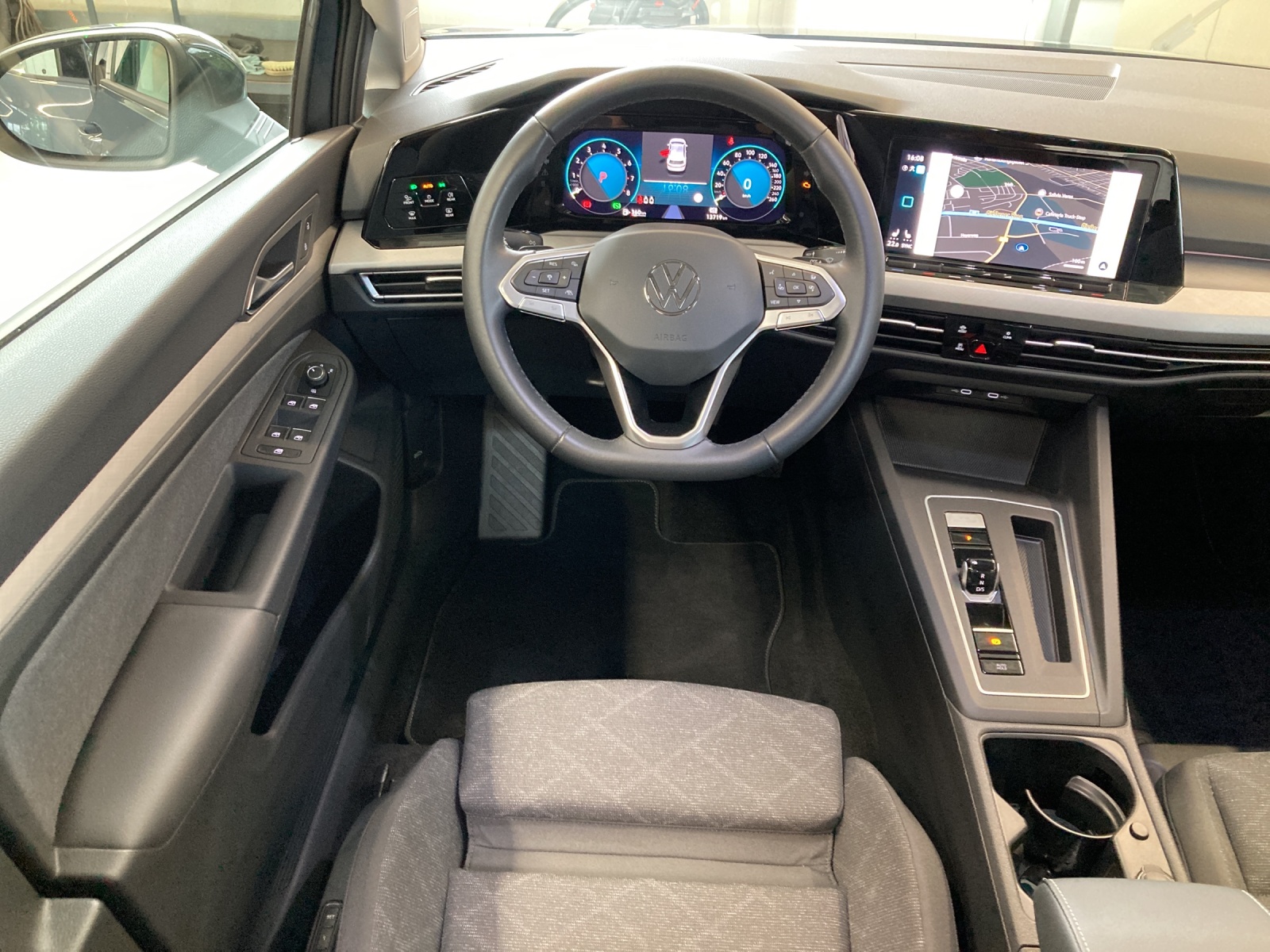 Golf VIII 1.5 eTSI DSG Life LED-Plus TravelAssist Navi ErgoActive