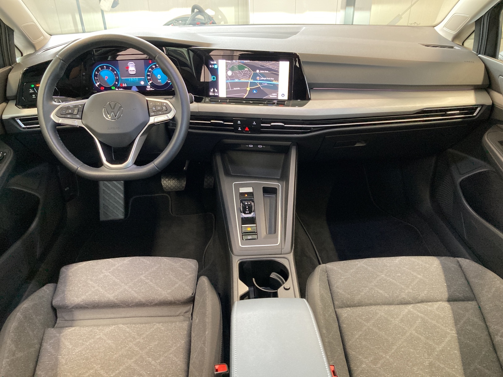 Golf VIII 1.5 eTSI DSG Life LED-Plus TravelAssist Navi ErgoActive
