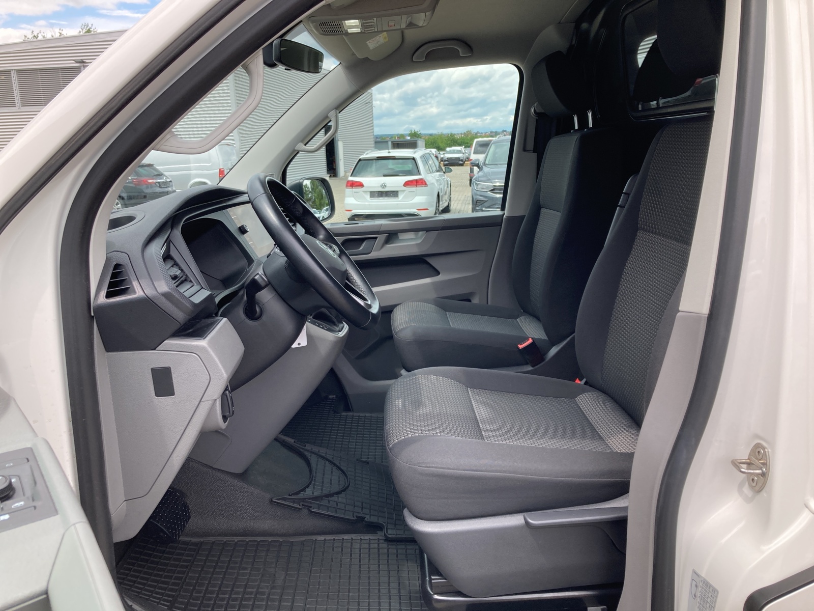 T6 Transporter 6.1 Kasten 2,0 TDI DSG Navi PDC Klima GRA